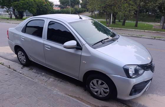 TOYOTA ETIOS 1.5 X PLUS SEDAN 16V FLEX 4P AUTOMÁTICO